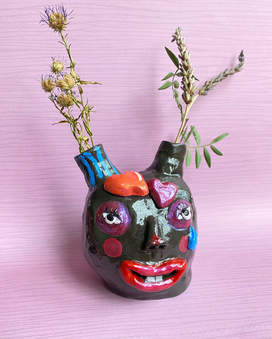 Mara Wanda black heart clay vase front